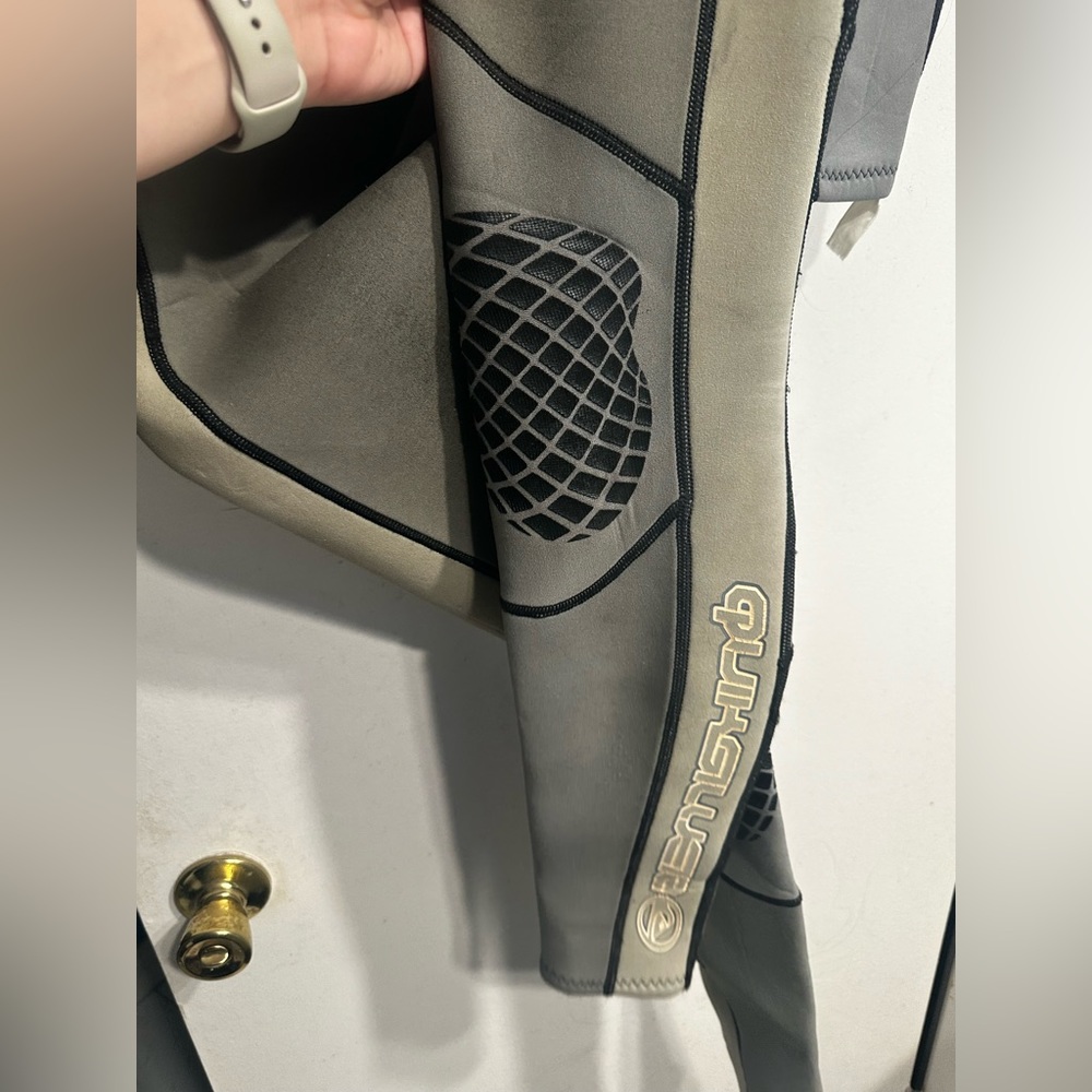 Quicksilver wetsuit - Picture 2 of 9
